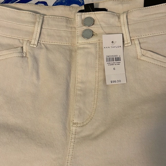 NWT Ann Taylor The Easy Straight Jean, Size 6 - Picture 5 of 11